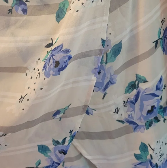 Torrid 1 Floral Print Women's Top - Blue and White - Picture 9 of 9